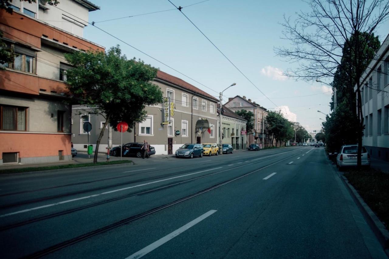 Carnival City Hotel Oradea Exteriör bild